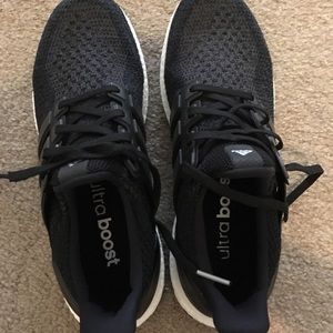 ULTRA BOOST BLACK 2.0 SZ 8.5